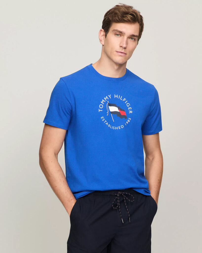 Tommy Hilfiger: Men’s TH Flag Graphic T-Shirt, Kettle Blue | Photo: Tommy Hilfiger