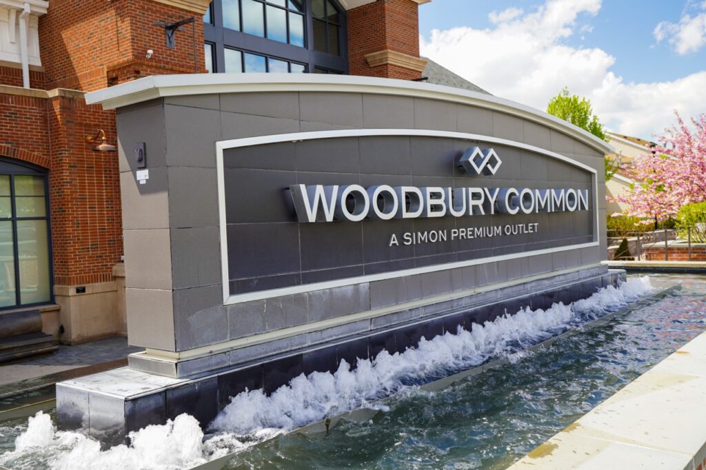 Woodbury Common Premium Outlets | 
Photo: Woodbury Bus