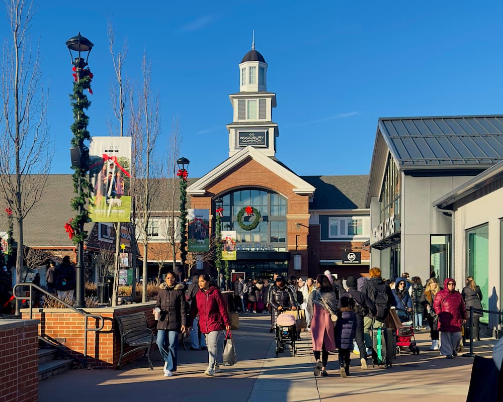 Shop, Stay, and Celebrate: Your Ultimate Woodbury Holiday Getaway
